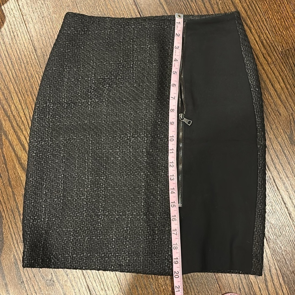 Ann Taylor side zipper skirt in black - Picture 7 of 8